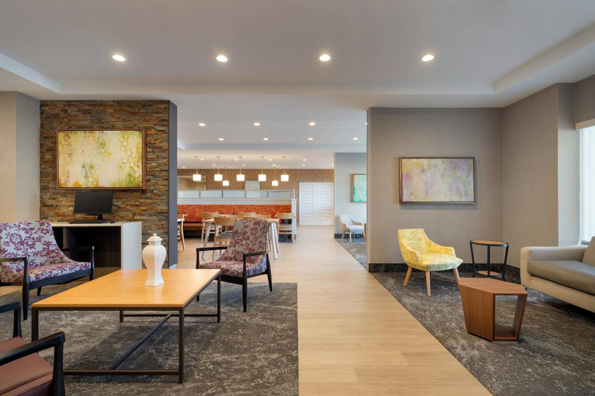 Towneplace Suites By Marriott Лоуган Екстериор снимка
